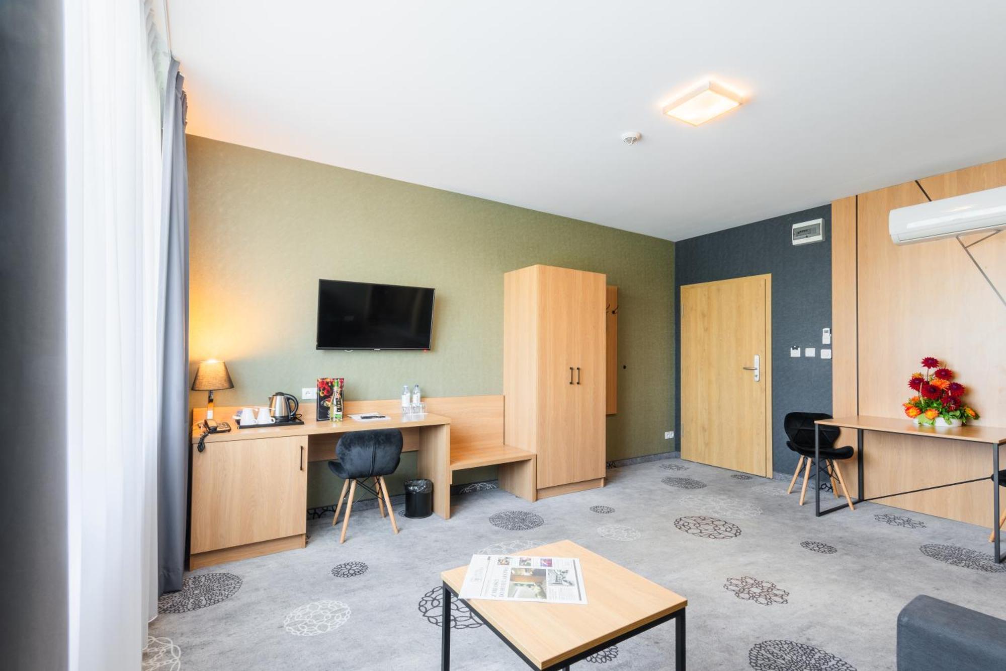 Hotel Lantier Wellness & Spa Μπίτομ Εξωτερικό φωτογραφία