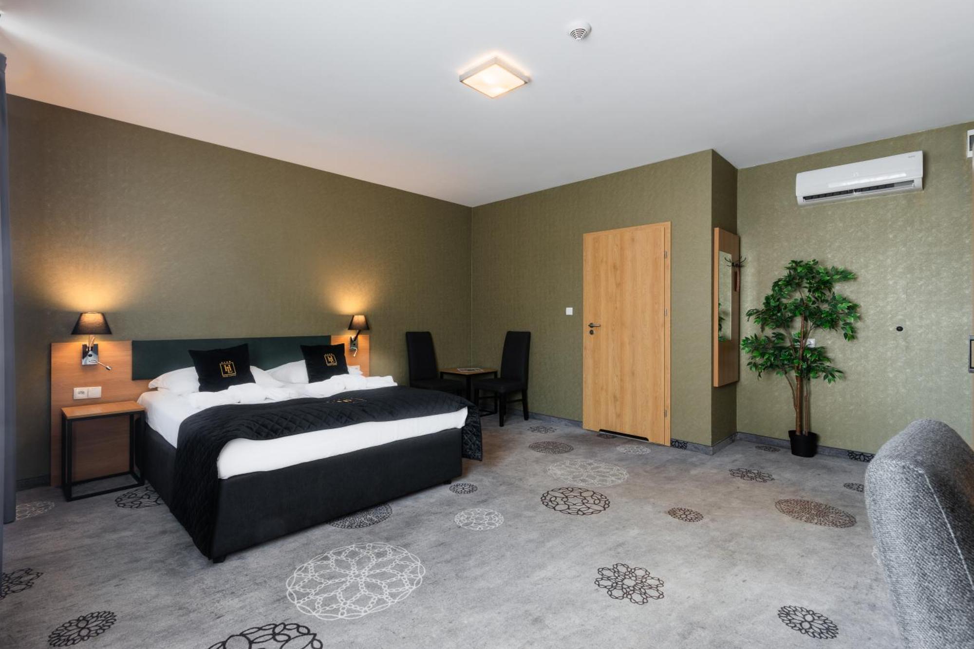 Hotel Lantier Wellness & Spa Μπίτομ Εξωτερικό φωτογραφία
