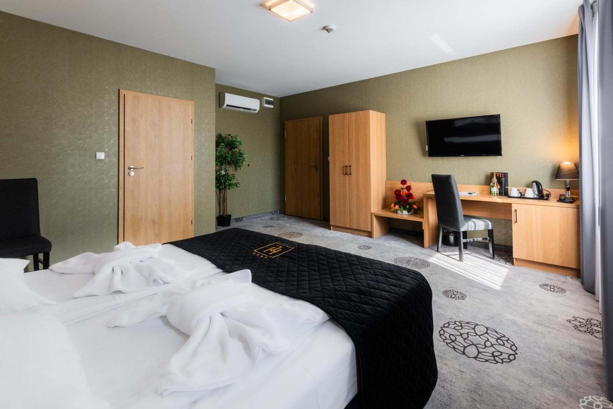 Hotel Lantier Wellness & Spa Μπίτομ Εξωτερικό φωτογραφία